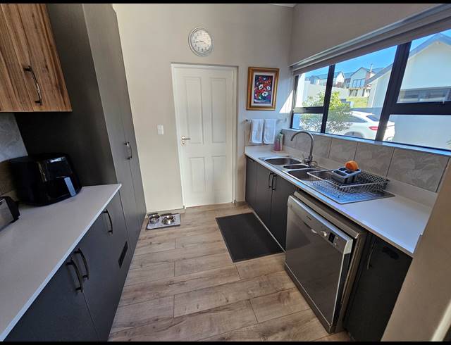2 BEDROOM HOUSE FOR SALE IN OUTENIQUASBOSCH